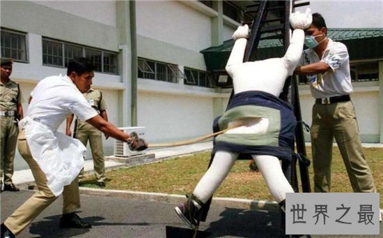 新加坡鞭刑最少罚三鞭,受刑之人不能被鞭死亡