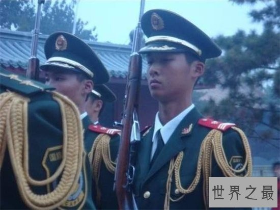 小白杨事件在网络上被广泛关注,事件主角是一位军人
