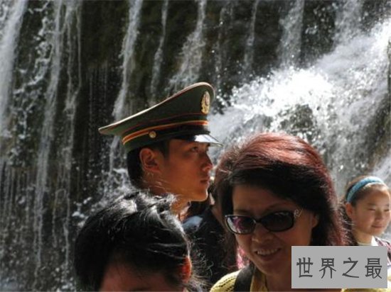 小白杨事件在网络上被广泛关注,事件主角是一位军人