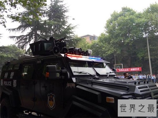 剑齿虎装甲车集装甲车优点,体积虽大但行驶非常灵活