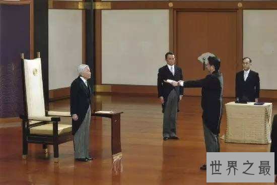 日本天皇和首相的区别,天皇只不过是个“傀儡皇帝”