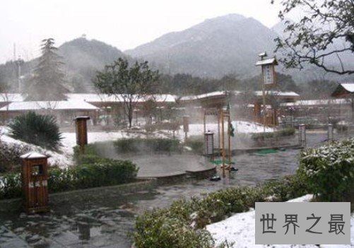 世界上最冷的温泉,日本毒泽温泉只有2℃最适合夏天泡