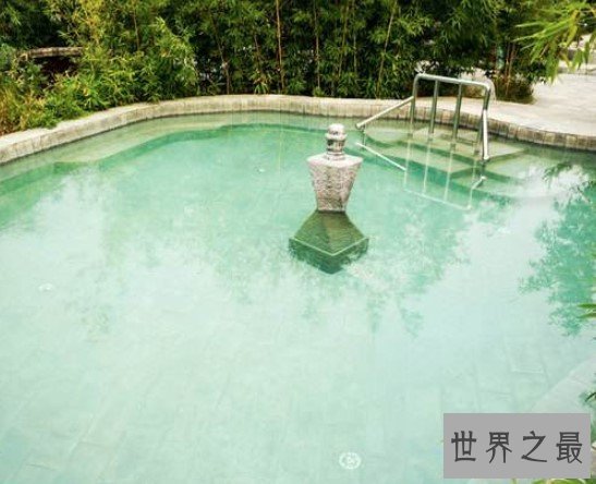 世界上最冷的温泉,日本毒泽温泉只有2℃最适合夏天泡
