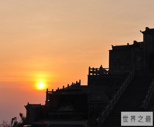 衡山最高的峰:祝融峰高1300米