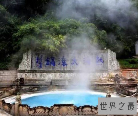 中国热泉最集中的地方,可以看到80多处热泉沸腾喷涌