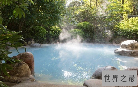 中国热泉最集中的地方,可以看到80多处热泉沸腾喷涌