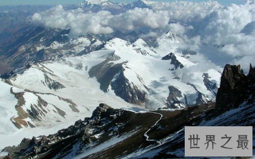 世界最高的死火山,海拔6959米,被公认为是西半球的最高峰