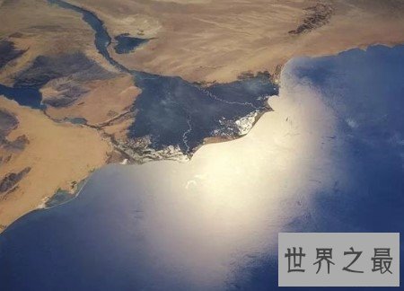 世界上最大的盆地,面积为337万平方千米
