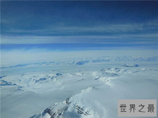 南极冰盖坚硬厚重且广阔,如今采用卫星监控勘测