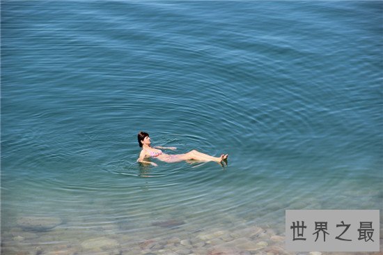 世界十大最极端的地方,在死海游泳不会沉下去