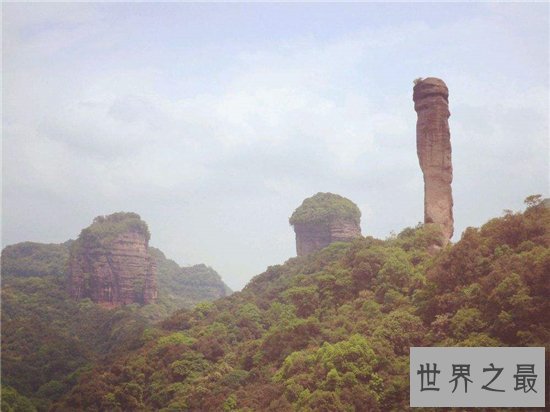 丹霞山阴阳石酷似男女生殖器,羞涩的人真的看不下去