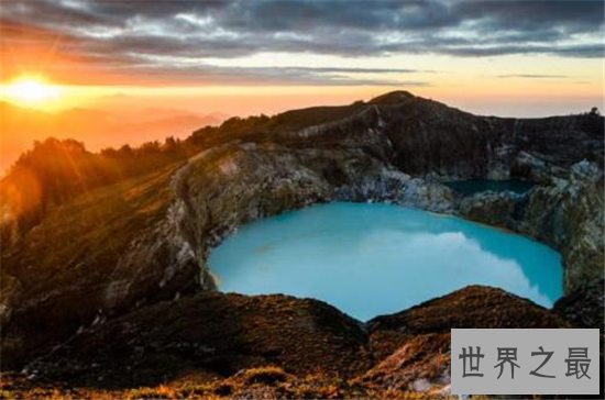 世界十大最美火山口湖泊,美丽的背后暗藏杀机