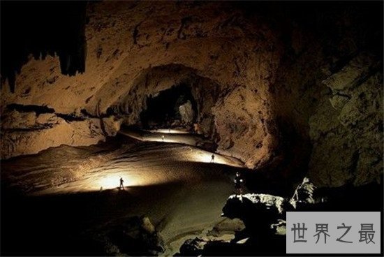 世界上最深的洞穴,两千米深的洞穴深不见底