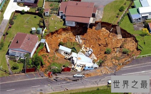 世界十起地陷事件,危地马拉巨型地坑深30米