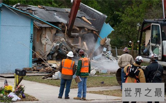 世界十起地陷事件,危地马拉巨型地坑深30米