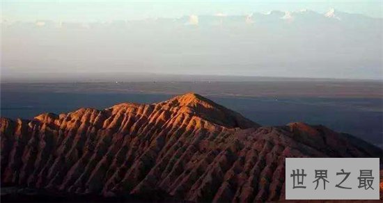 柴达木盆地海拔2600-3000,具有丰富资源是聚宝盆