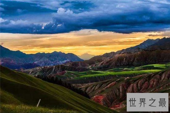 柴达木盆地海拔2600-3000,具有丰富资源是聚宝盆