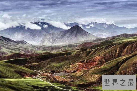 柴达木盆地海拔2600-3000,具有丰富资源是聚宝盆