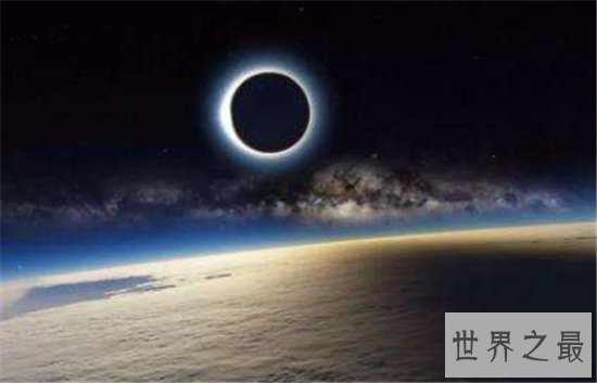 2018年星象吓人，百年难得一见的景象与月亮有关