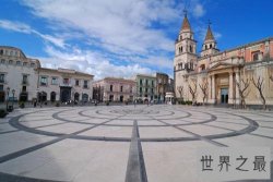 意大利十大最迷人的海边小镇，体验心旷神怡的旅行