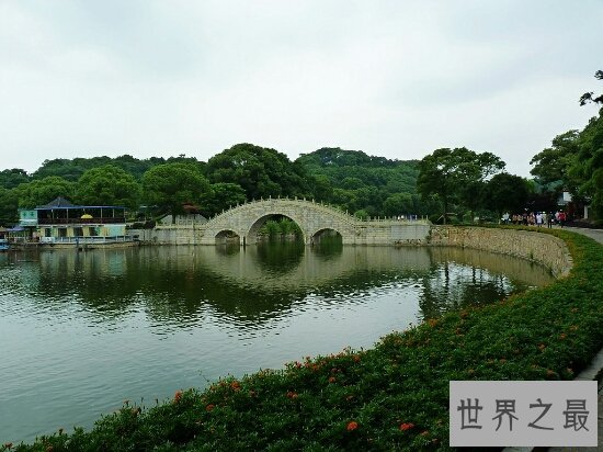 洞庭湖现私家湖泊，竟然要用围墙将洞庭湖围住当做后花园