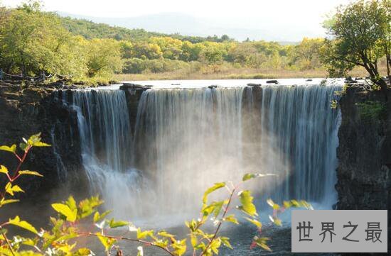 世界最大的玄武岩瀑布，吊水楼瀑布(宽300米)