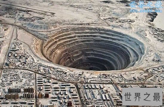 世界上最大的钻石坑，俄罗斯钻石坑(直径达56公里)