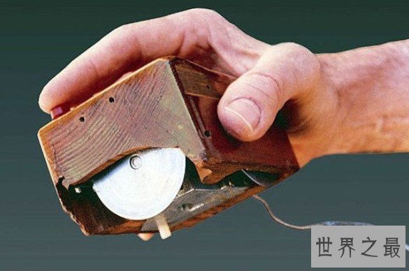计算机诞生50年来最重大的事件之一,鼠标的发明