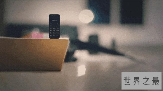 最小的手机,仅重32克(手机虽小/五脏俱全)