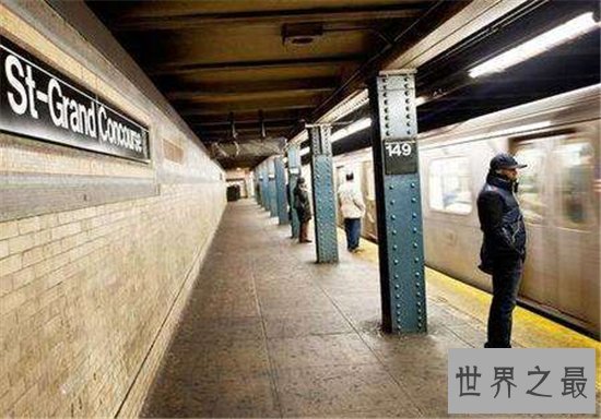 世界上唯一24小时运营地铁,再也不用担心没有末班车了!
