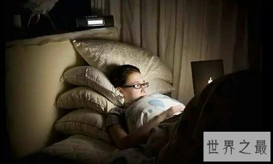 熬夜会胖吗?根据美国专家讨论,熬夜后的肥胖是由人的大脑操控