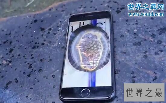 世界上最亮的手电筒,光线能熔化iPhone的屏幕