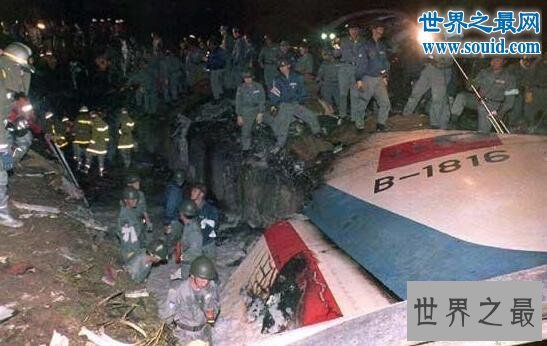 名古屋空难,因驾驶人员失误导致(264人死亡)