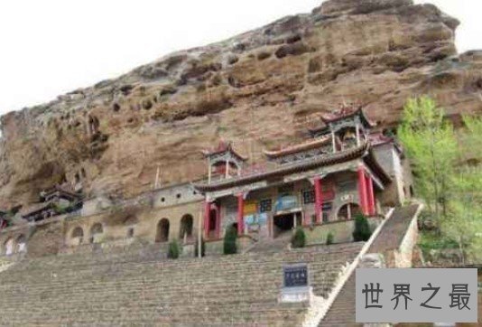 倒悬空寺是《藏地密码》中虚构的建筑,其原型是山西悬空寺