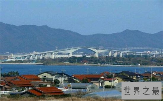 日本江岛大桥以陡峭闻名,像过山车一样恐怖的大桥