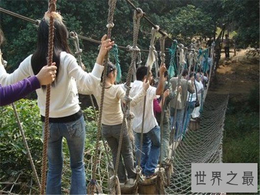 世界十大最惊险的桥梁,你敢挑战绳索桥吗