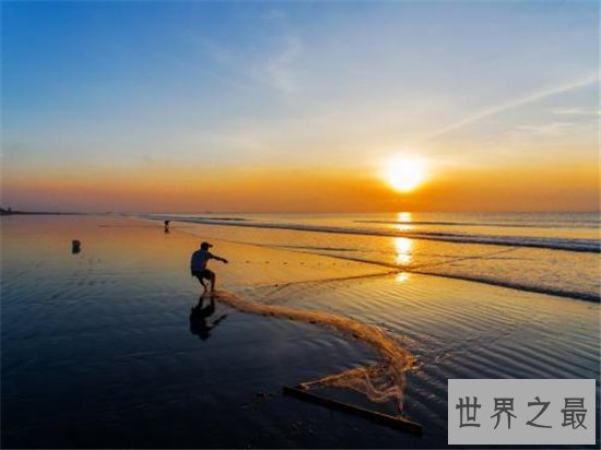 湛江东海岛成热门旅游景点,岛上建筑风格迥异