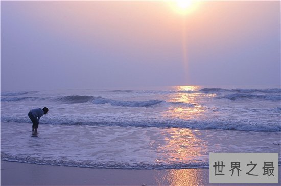 湛江东海岛成热门旅游景点,岛上建筑风格迥异
