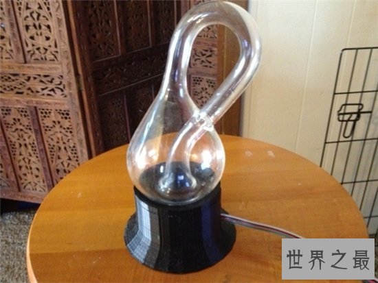 克莱因瓶从未成功造出,是否能装水是未知数