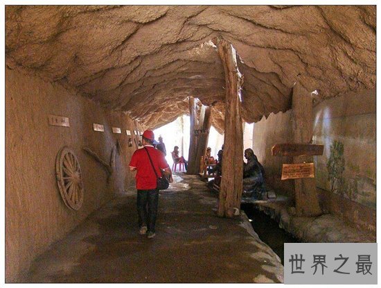 坎儿井堪称古代历史三大工程,如今已成为特色景区