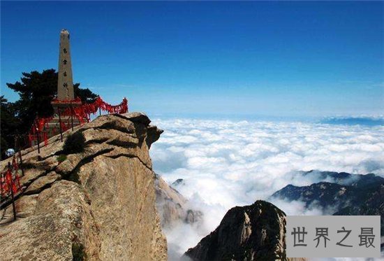 华山长空栈道地势险峻,早在700多年前便已经修建