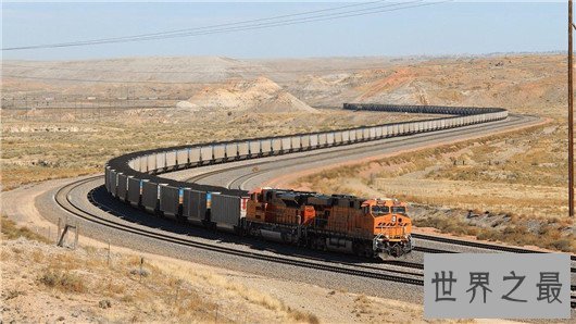 世界上最长的火车长达7353米,八个车头才能拉动