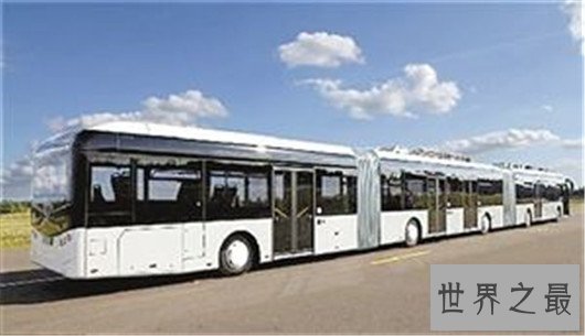 世界上最长的火车长达7353米,八个车头才能拉动