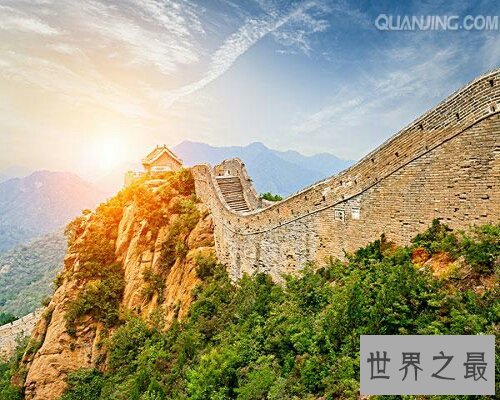 万里长城,是中国的地标性建筑,磅礴万里