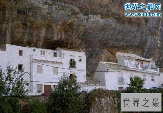 世界上最危险的小镇,賽特里耳(峡谷凿出的房子)