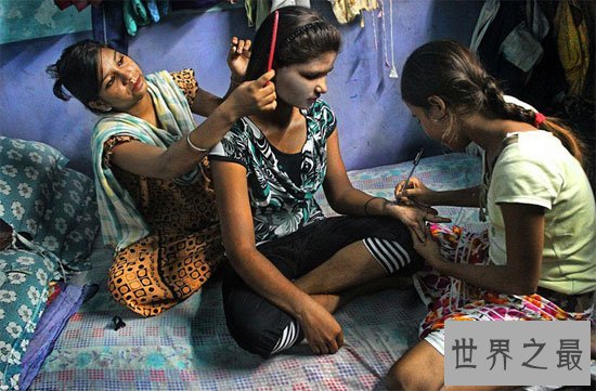 亚洲最大的红灯区,镜头下的1.2万未成年提供服务