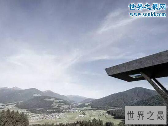 世界上最可怕的游泳池,意大利泳池(悬空近13米)