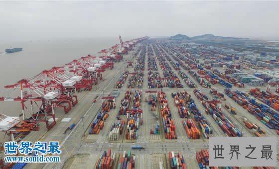 中国最大的港口,上海港(年吞吐量7.76亿吨)