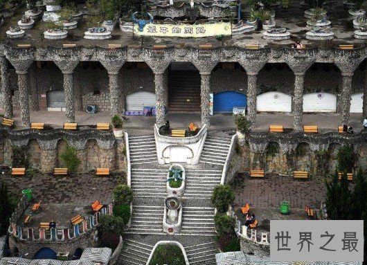 世界上最大的厕所,可容纳1000人同时上厕所