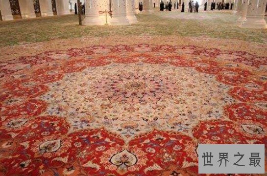 世界上最大的地毯,用38吨羊毛和棉纱编织而成
